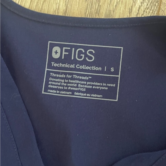 Figs Deep Blue Technical Collection scrub Top - Picture 2 of 5